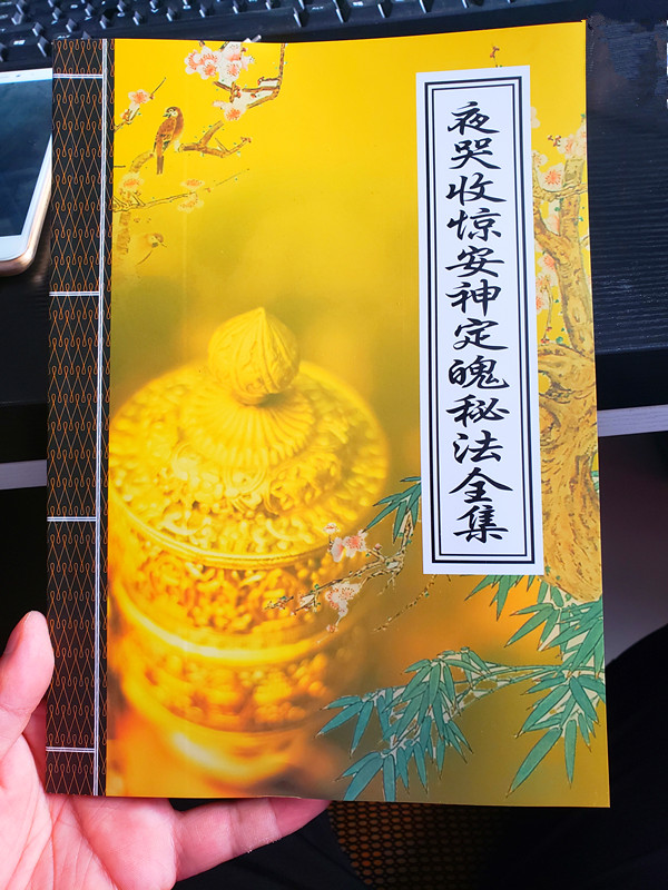 朱一龙见到自己蜡像秒变好奇宝宝受惊吓后显现腼腆笑颜画面喜感
